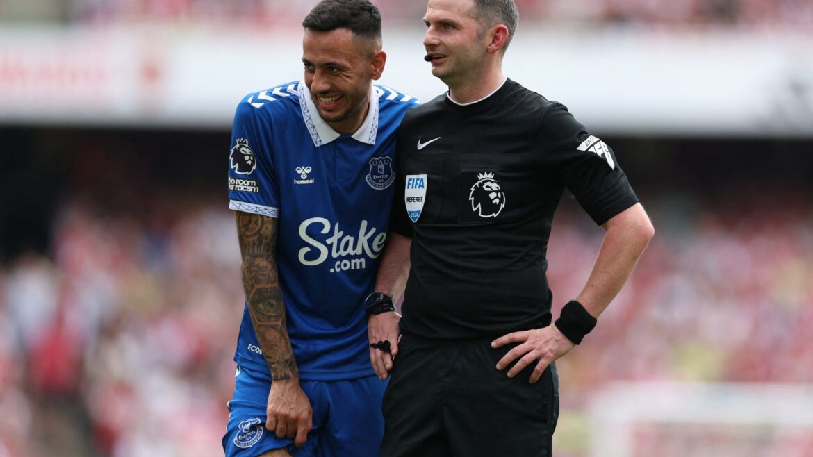 Current and ex-footballers offered chance to uptake career in refereeing