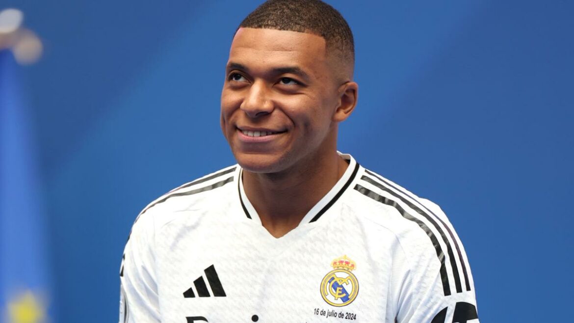 real-madrid-unveil-kylian-mbappe-at-a-packed-bernabeu-stadium-–-yahoo-eurosport-uk