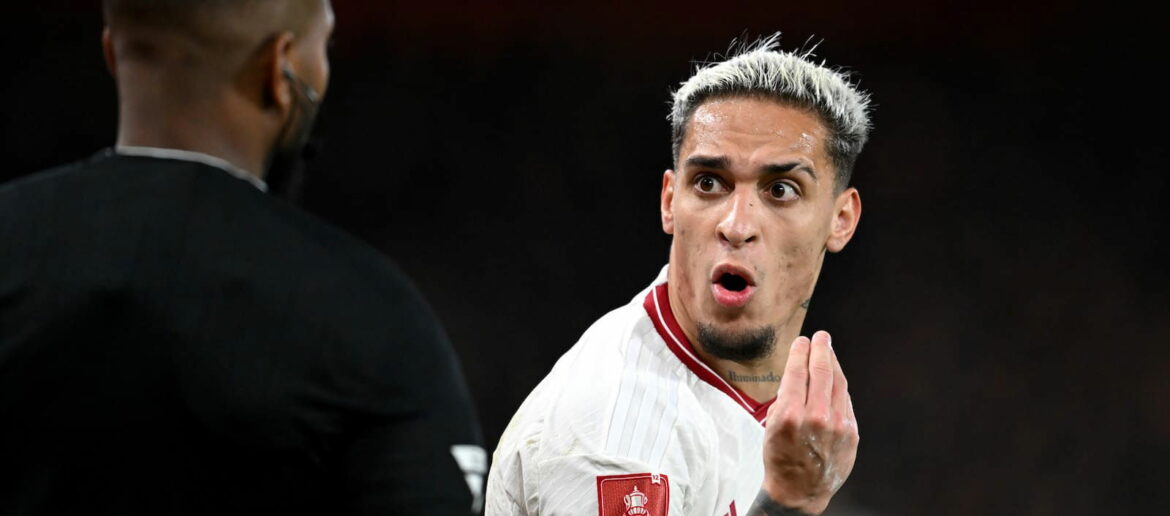 Al-Nassr make Antony a "top target" with Man Utd open to a sale - Man United News And Transfer News