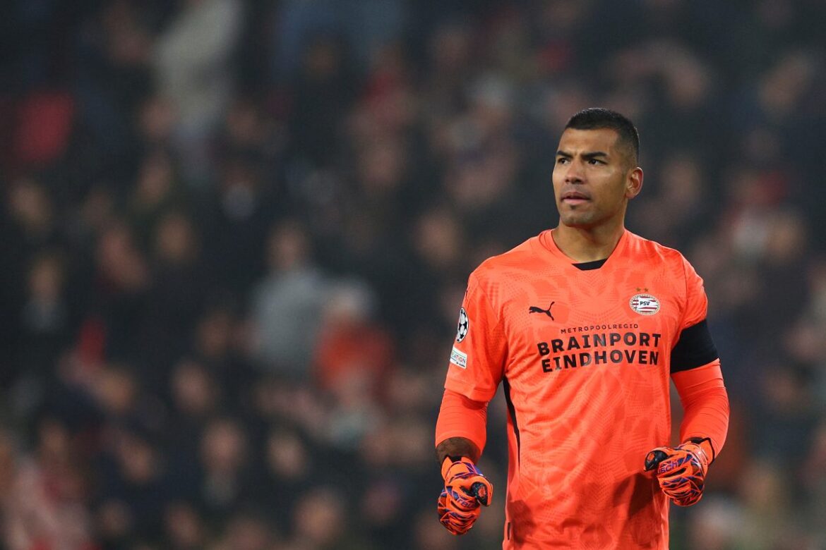 Walter Benítez considered as Rennes look to move on from Steve Mandanda