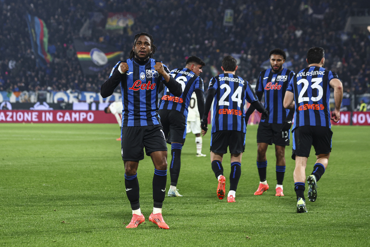 Ademola Lookman of Atalanta celebrates after scoring the his teams second goal during the Serie A match between Atalanta and AC Milan at Gewiss Stadium on December 06, 2024 in Bergamo, Italy. (Photo by Giuseppe Cottini/Getty Images)