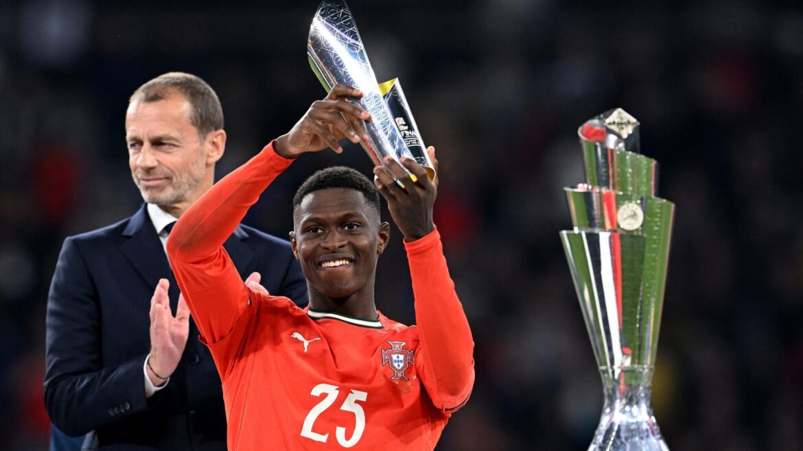 Man United target Nuno Mendes set to sign new deal for Paris Saint-Germain – Yahoo Sports