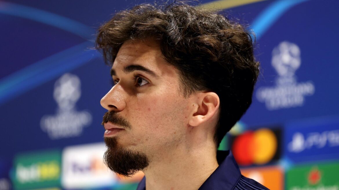 Vitinha stars again as Paris Saint-Germain crush Atletico Madrid in Club World Cup opener [video] – OneFootball