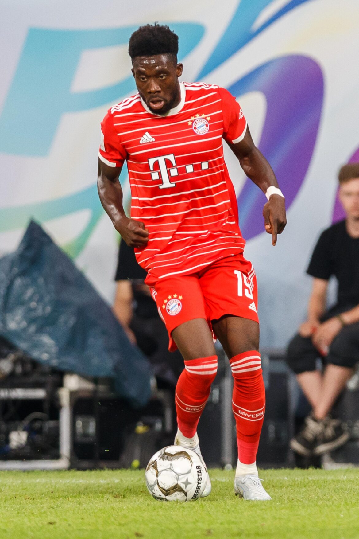 Alphonso Davies and Kingsley Coman likely to miss rest of 2024 for Bayern Munich – Bavarian Football Works