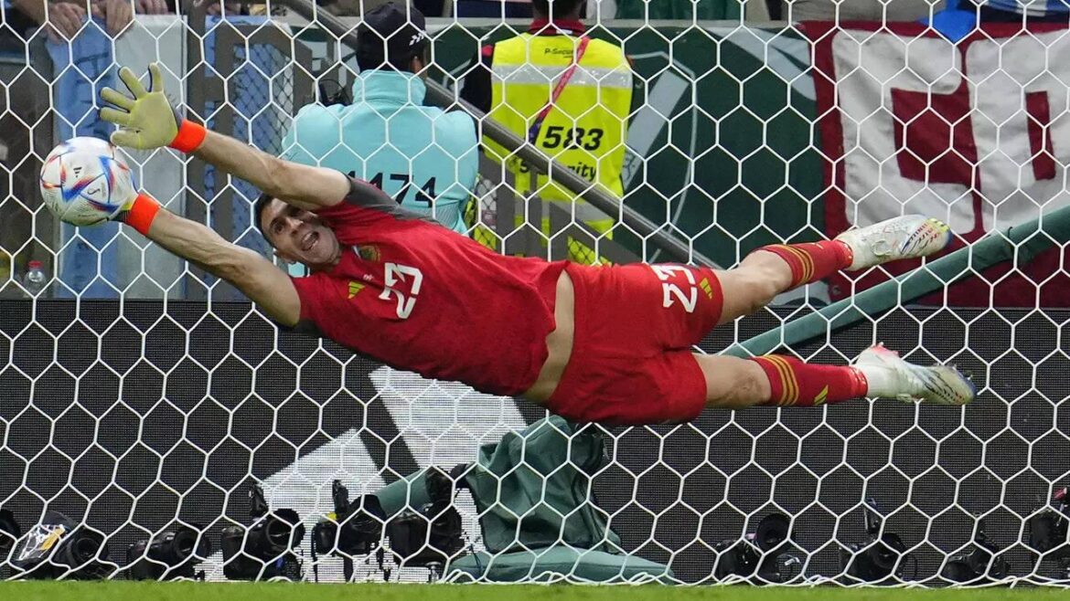 Goalkeeper West Ham let go in ‘sensational’ form as Mads Hermansen and Areola struggle – Hammers News