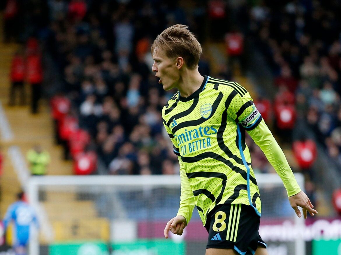 Burnley v Arsenal, Nottingham Forest v Manchester United, and more: football – live – The Guardian